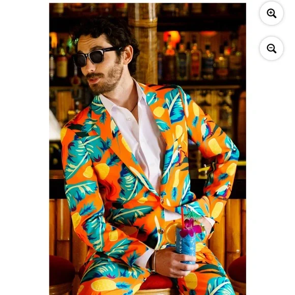 The Cruise-ship Casanova Suit 10 - Picture 6 of 6